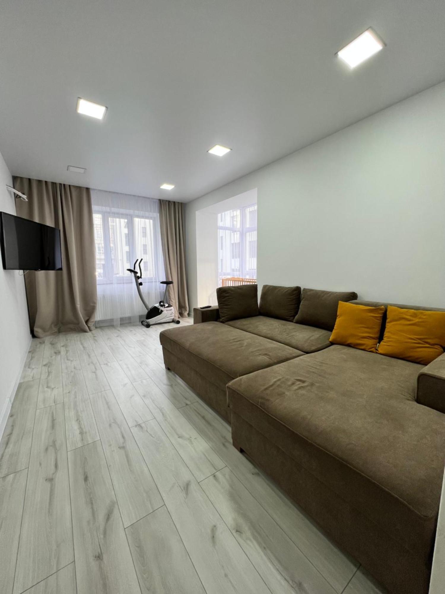 Gold Apartment Vysochana18 イヴァーノ＝フランキーウシク エクステリア 写真