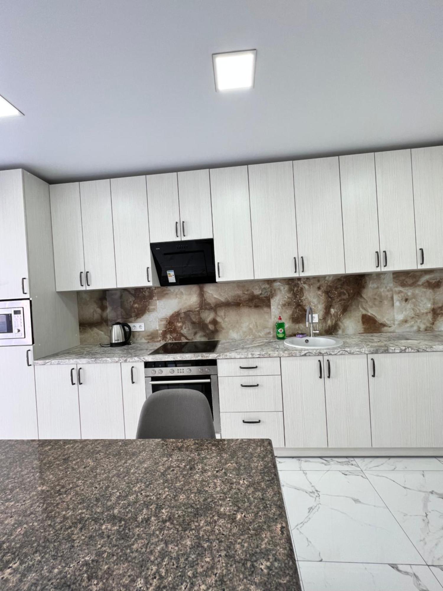Gold Apartment Vysochana18 イヴァーノ＝フランキーウシク エクステリア 写真